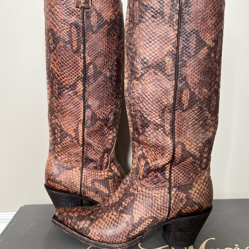 MISS MACIE SNAKIN’ IT BOOTS. ✨BRAND NEW✨